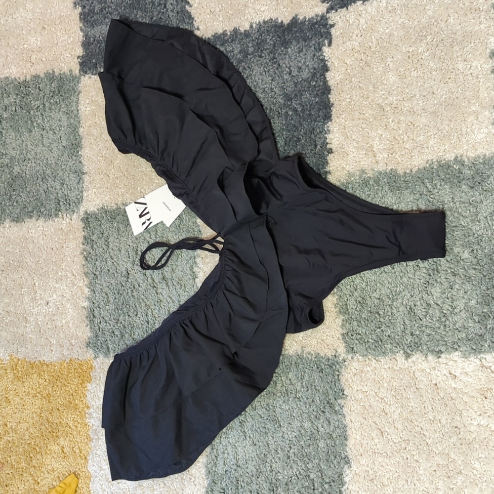 NWT Zara ruffled S black swimwear